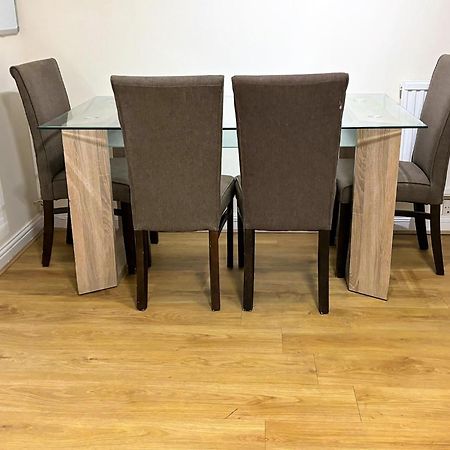London Luxury 5 Bedroom House 2 Min Walk To The Tube Station Dagenham Exteriör bild