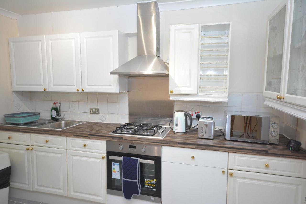 London Luxury 5 Bedroom House 2 Min Walk To The Tube Station Dagenham Exteriör bild