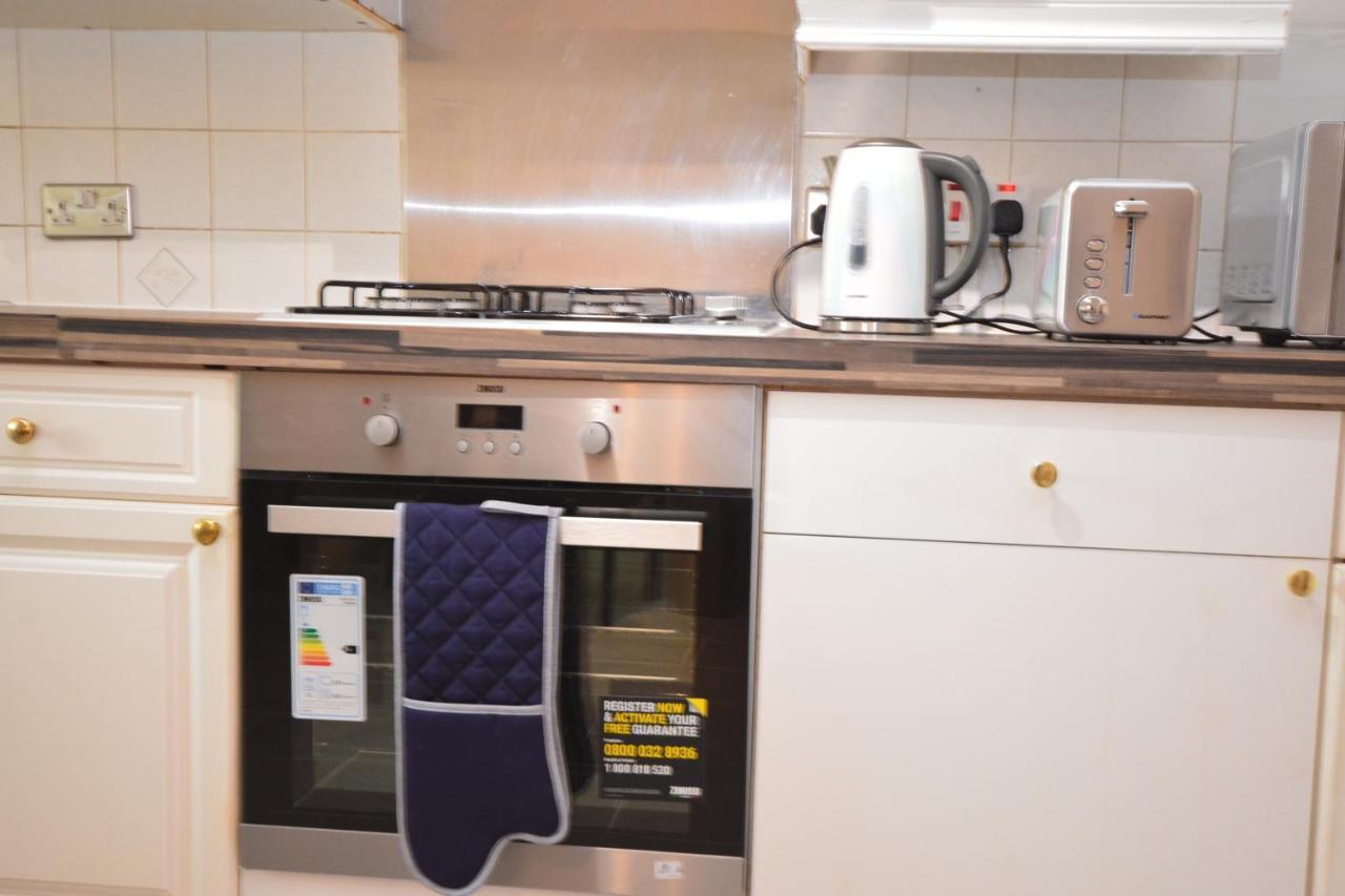 London Luxury 5 Bedroom House 2 Min Walk To The Tube Station Dagenham Exteriör bild