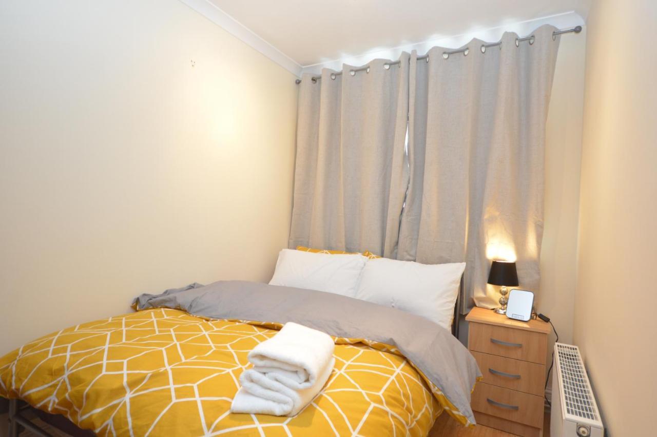 London Luxury 5 Bedroom House 2 Min Walk To The Tube Station Dagenham Exteriör bild