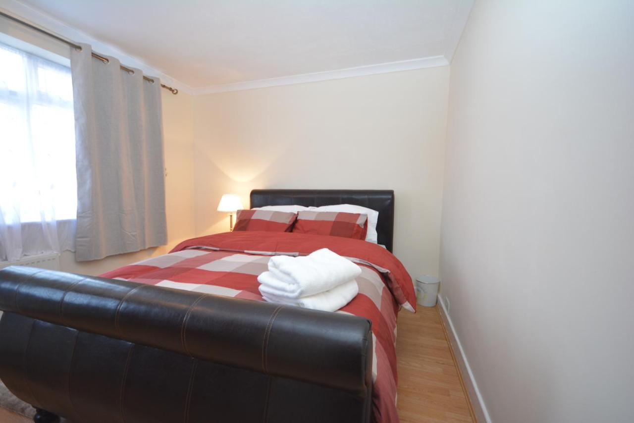 London Luxury 5 Bedroom House 2 Min Walk To The Tube Station Dagenham Exteriör bild