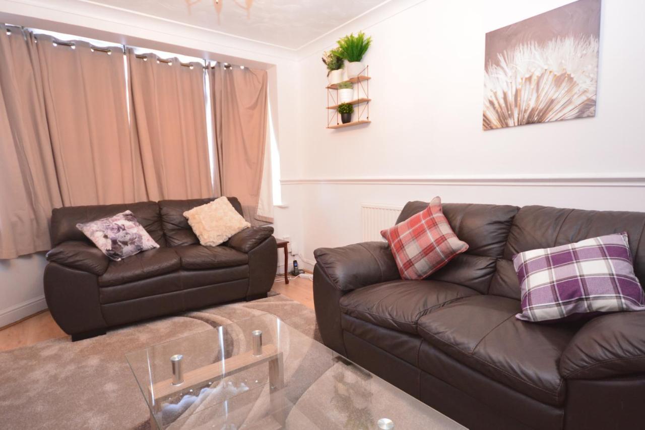 London Luxury 5 Bedroom House 2 Min Walk To The Tube Station Dagenham Exteriör bild