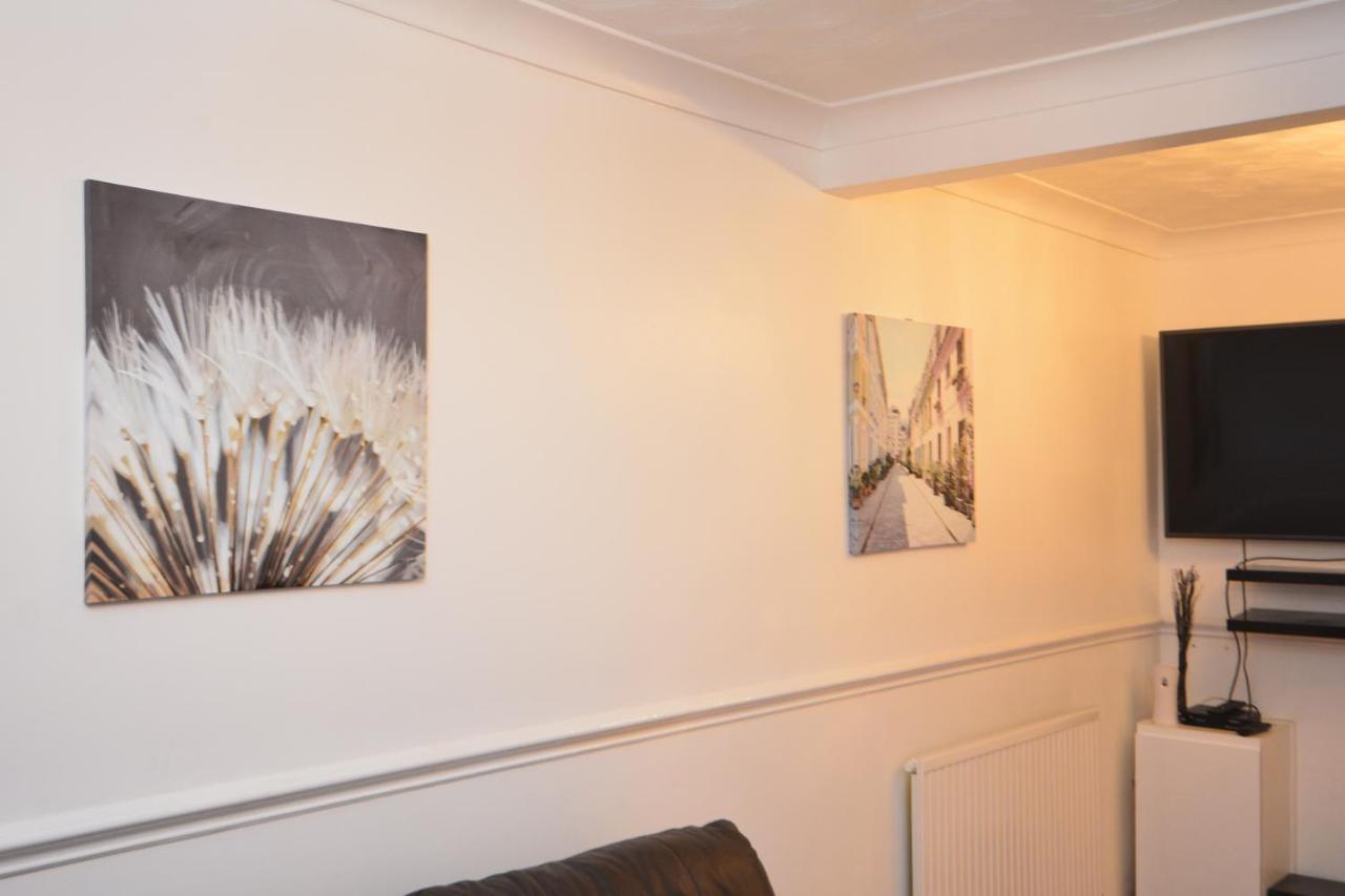 London Luxury 5 Bedroom House 2 Min Walk To The Tube Station Dagenham Exteriör bild