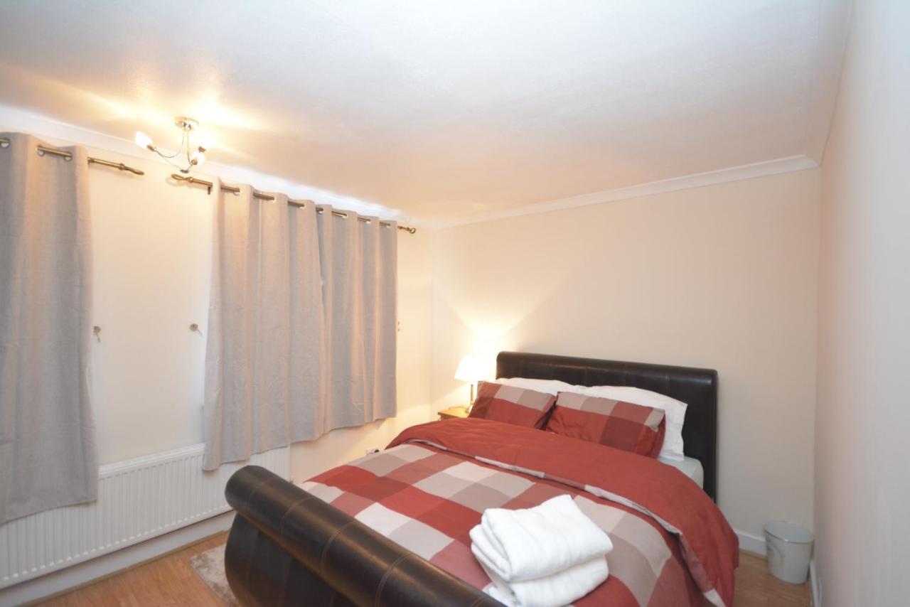 London Luxury 5 Bedroom House 2 Min Walk To The Tube Station Dagenham Exteriör bild
