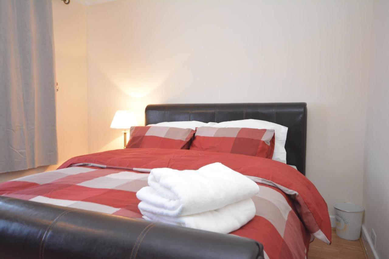 London Luxury 5 Bedroom House 2 Min Walk To The Tube Station Dagenham Exteriör bild