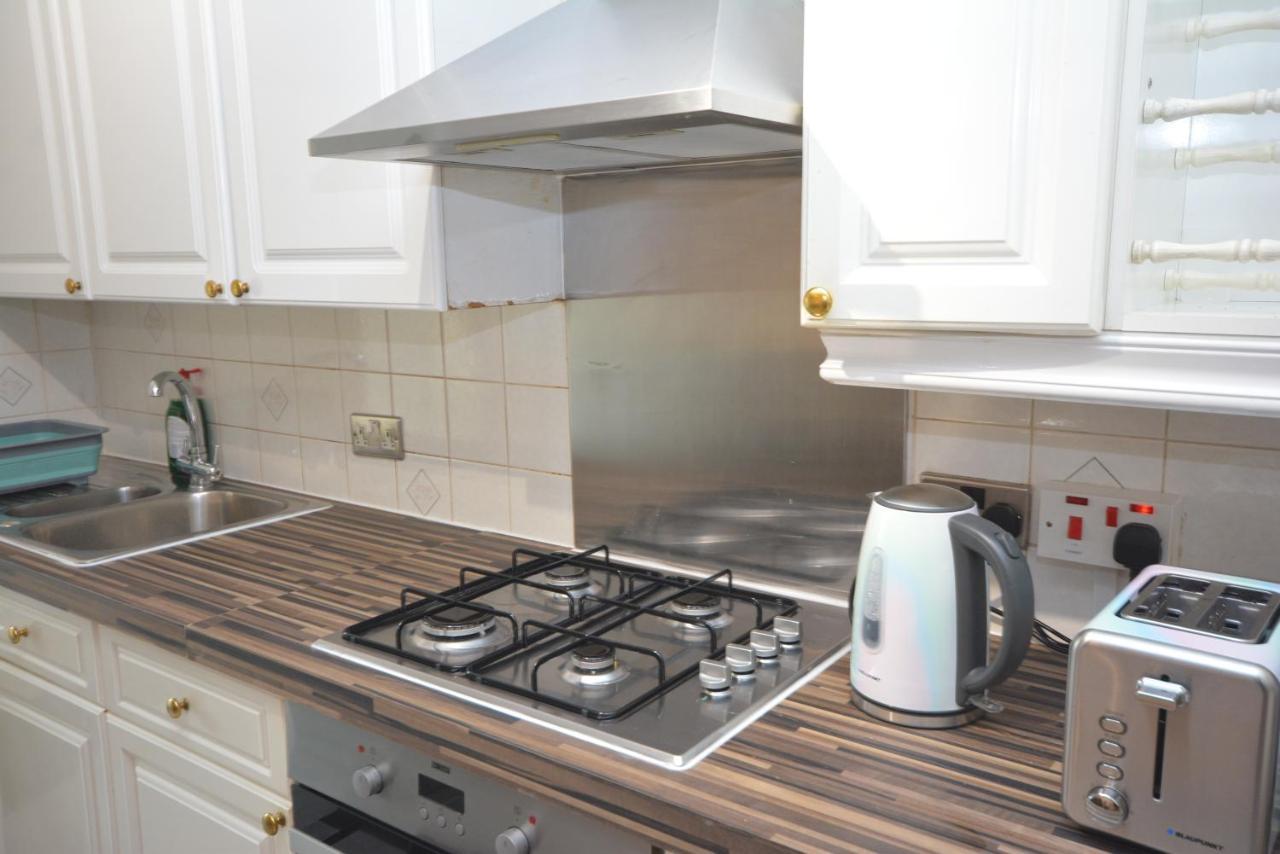London Luxury 5 Bedroom House 2 Min Walk To The Tube Station Dagenham Exteriör bild
