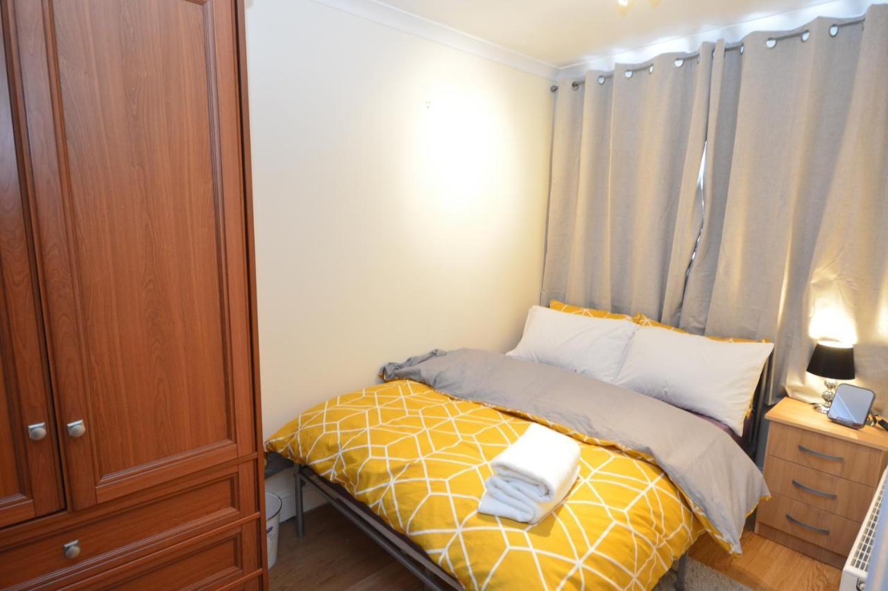 London Luxury 5 Bedroom House 2 Min Walk To The Tube Station Dagenham Exteriör bild