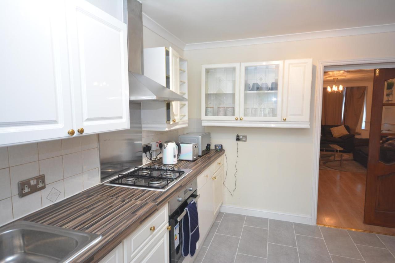 London Luxury 5 Bedroom House 2 Min Walk To The Tube Station Dagenham Exteriör bild