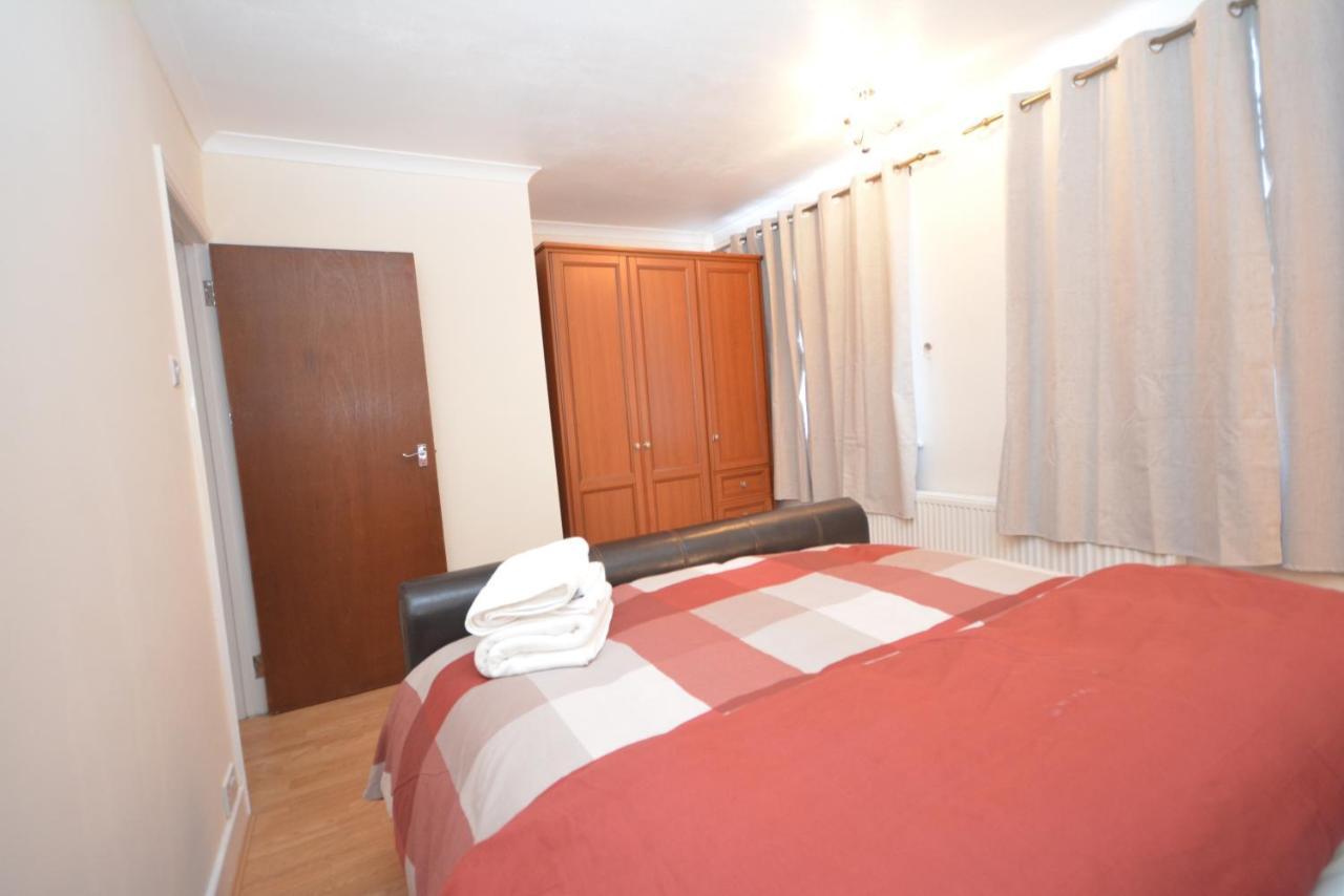 London Luxury 5 Bedroom House 2 Min Walk To The Tube Station Dagenham Exteriör bild