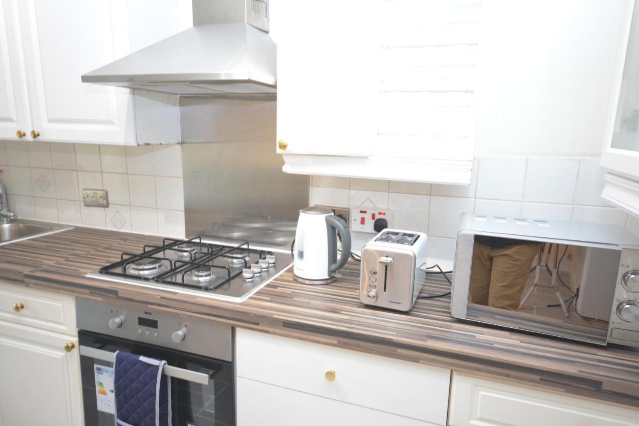 London Luxury 5 Bedroom House 2 Min Walk To The Tube Station Dagenham Exteriör bild