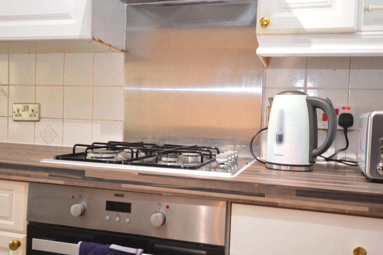 London Luxury 5 Bedroom House 2 Min Walk To The Tube Station Dagenham Exteriör bild