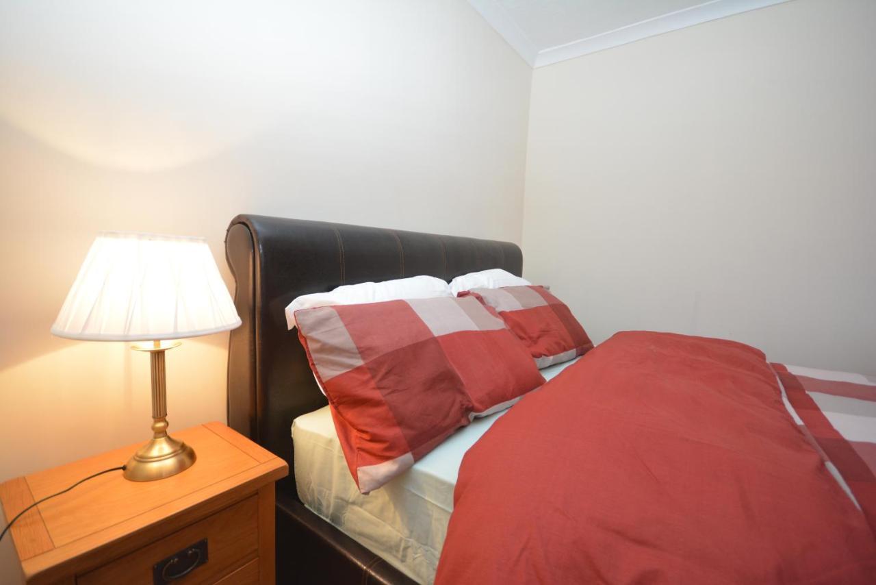 London Luxury 5 Bedroom House 2 Min Walk To The Tube Station Dagenham Exteriör bild