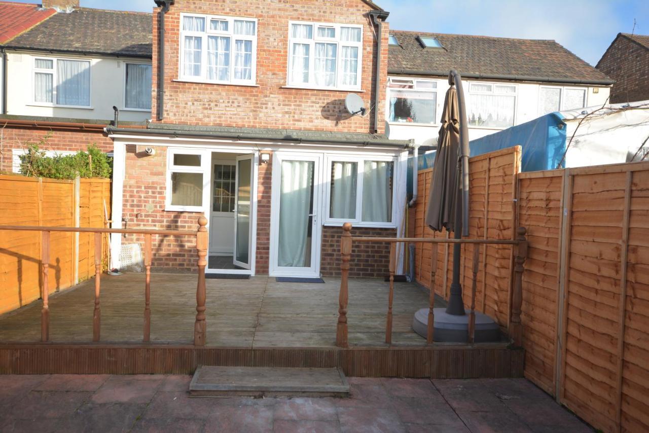 London Luxury 5 Bedroom House 2 Min Walk To The Tube Station Dagenham Exteriör bild