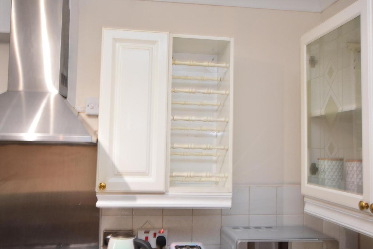 London Luxury 5 Bedroom House 2 Min Walk To The Tube Station Dagenham Exteriör bild