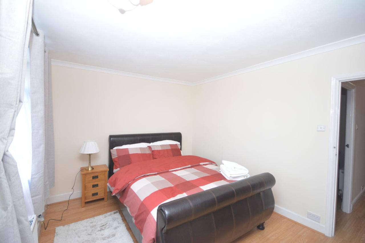 London Luxury 5 Bedroom House 2 Min Walk To The Tube Station Dagenham Exteriör bild