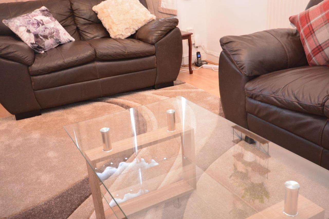 London Luxury 5 Bedroom House 2 Min Walk To The Tube Station Dagenham Exteriör bild