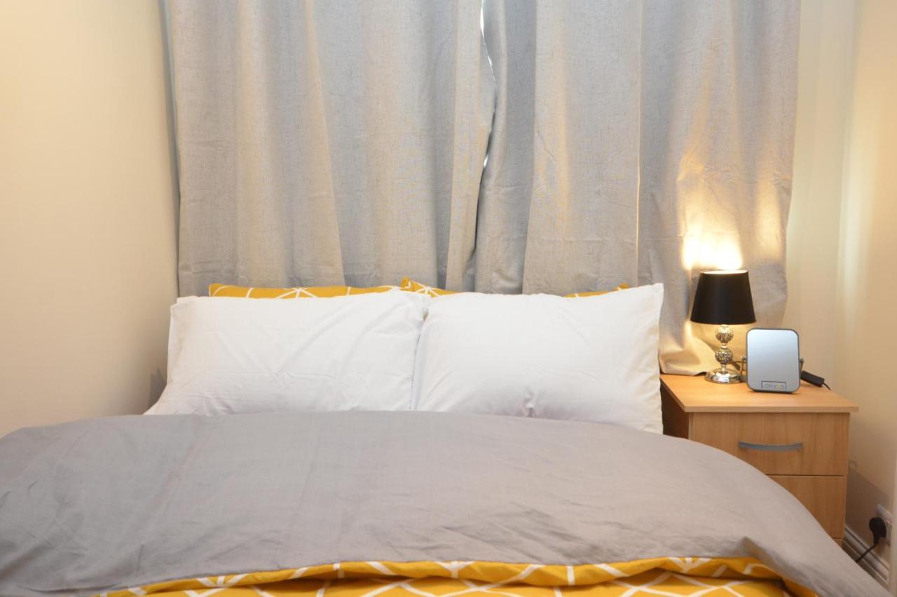 London Luxury 5 Bedroom House 2 Min Walk To The Tube Station Dagenham Exteriör bild
