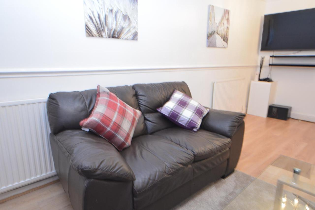 London Luxury 5 Bedroom House 2 Min Walk To The Tube Station Dagenham Exteriör bild
