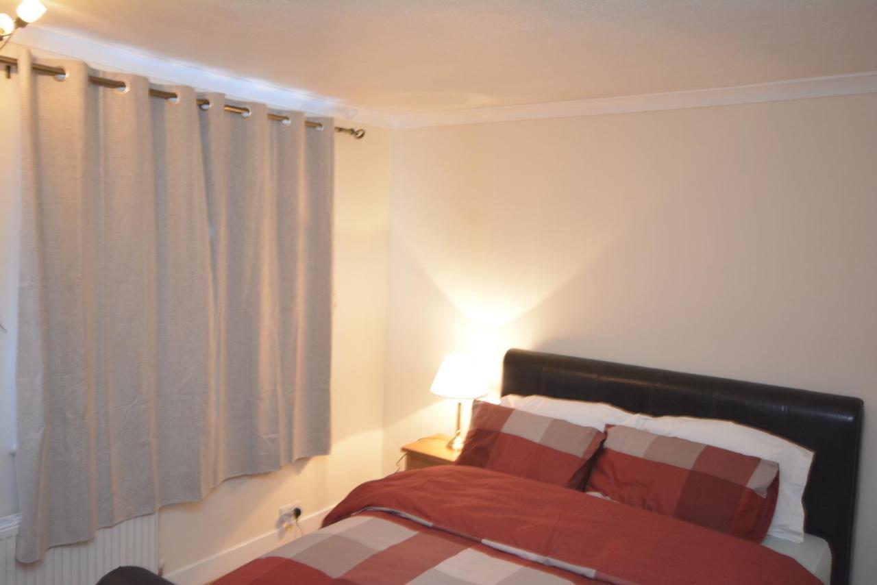 London Luxury 5 Bedroom House 2 Min Walk To The Tube Station Dagenham Exteriör bild