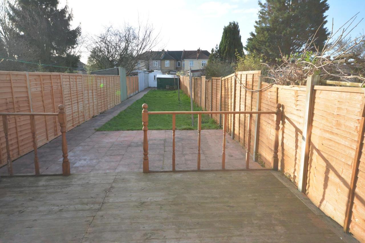London Luxury 5 Bedroom House 2 Min Walk To The Tube Station Dagenham Exteriör bild