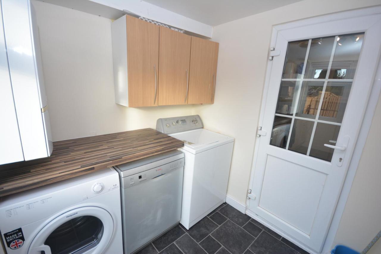 London Luxury 5 Bedroom House 2 Min Walk To The Tube Station Dagenham Exteriör bild
