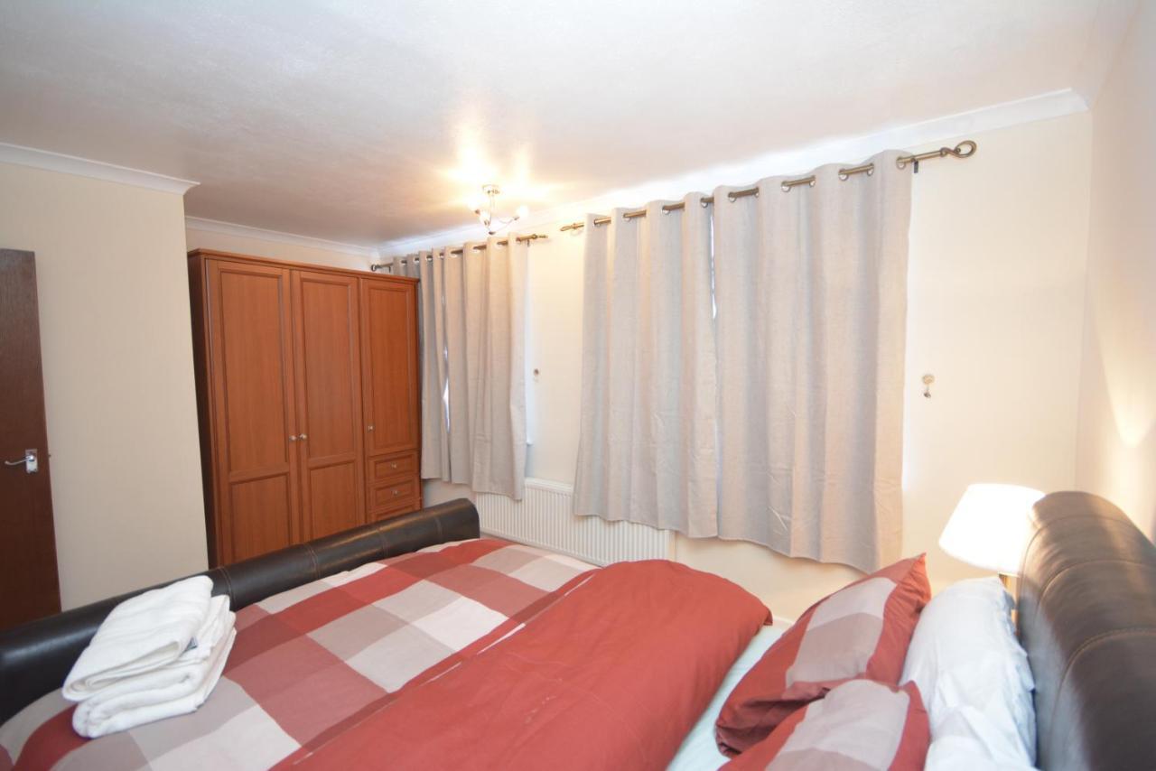 London Luxury 5 Bedroom House 2 Min Walk To The Tube Station Dagenham Exteriör bild