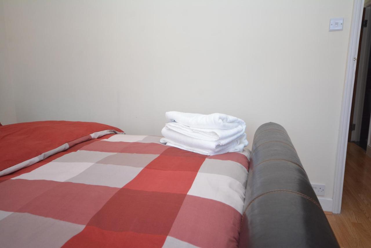 London Luxury 5 Bedroom House 2 Min Walk To The Tube Station Dagenham Exteriör bild