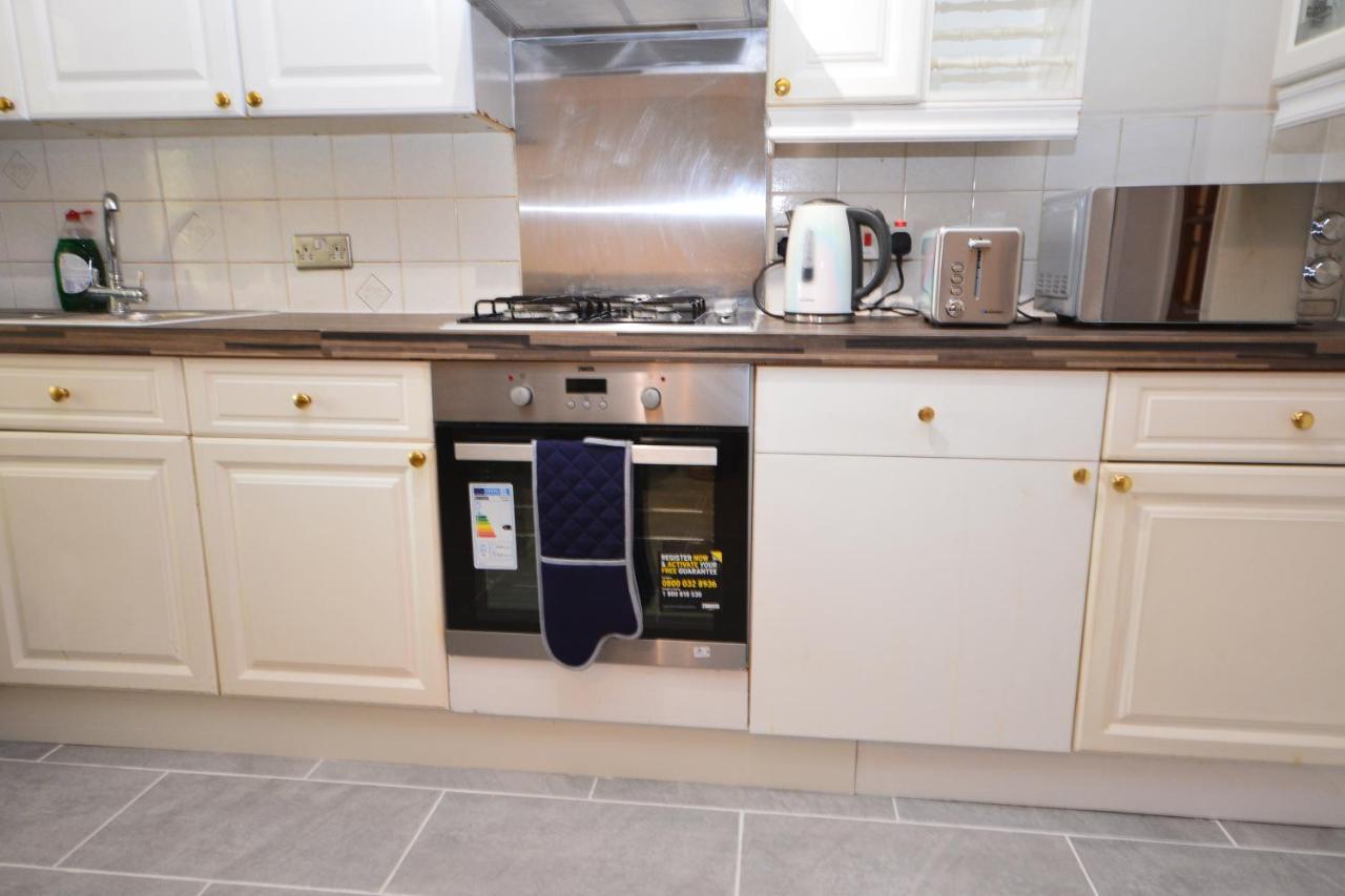 London Luxury 5 Bedroom House 2 Min Walk To The Tube Station Dagenham Exteriör bild