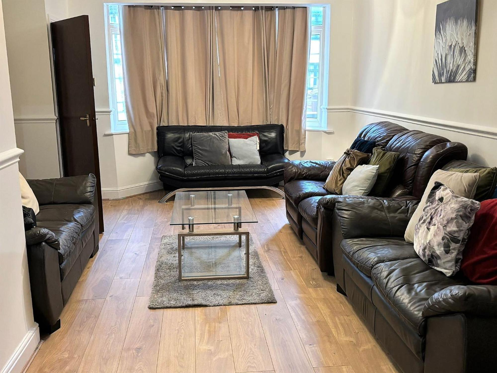 London Luxury 5 Bedroom House 2 Min Walk To The Tube Station Dagenham Exteriör bild