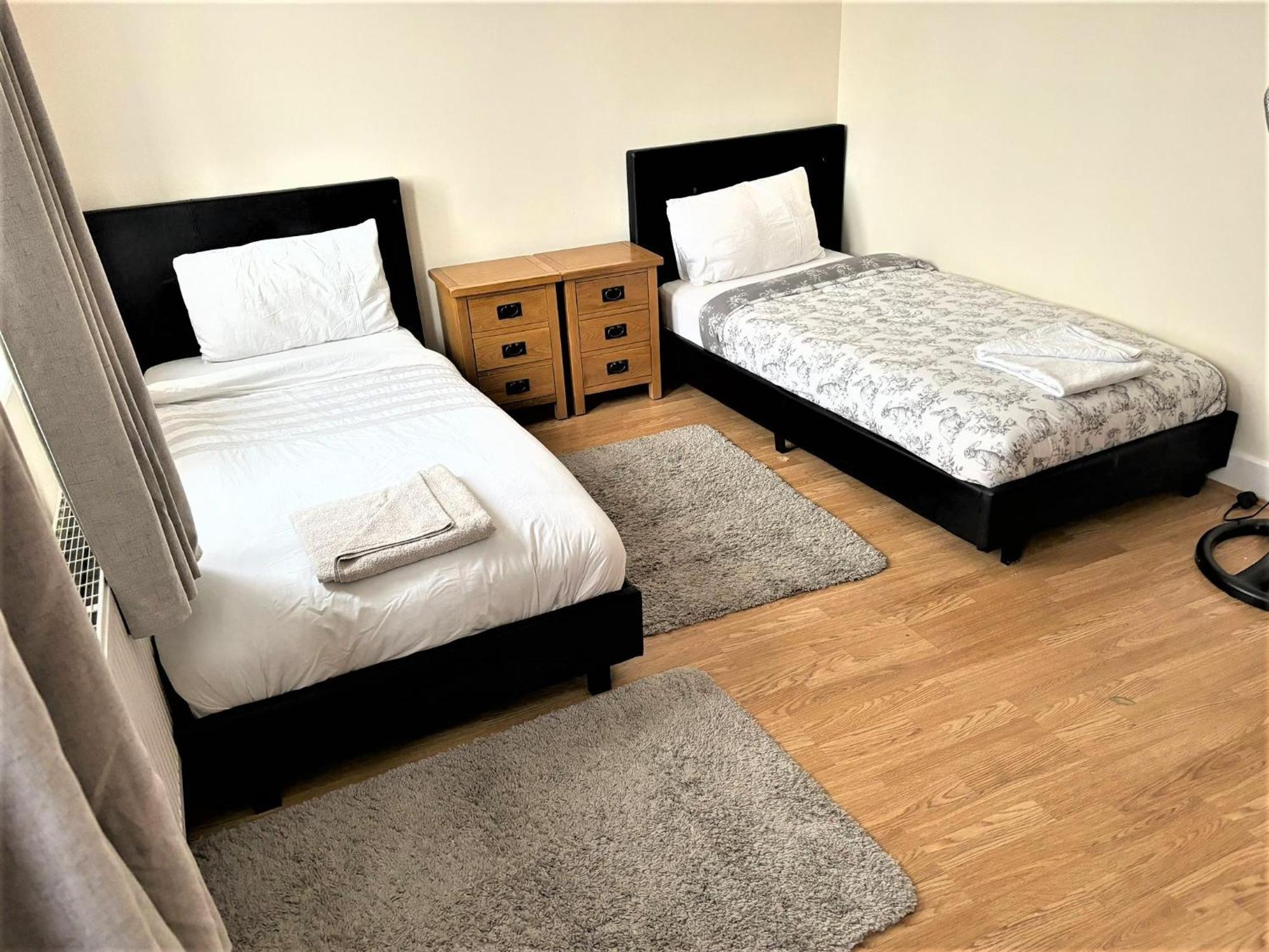 London Luxury 5 Bedroom House 2 Min Walk To The Tube Station Dagenham Exteriör bild