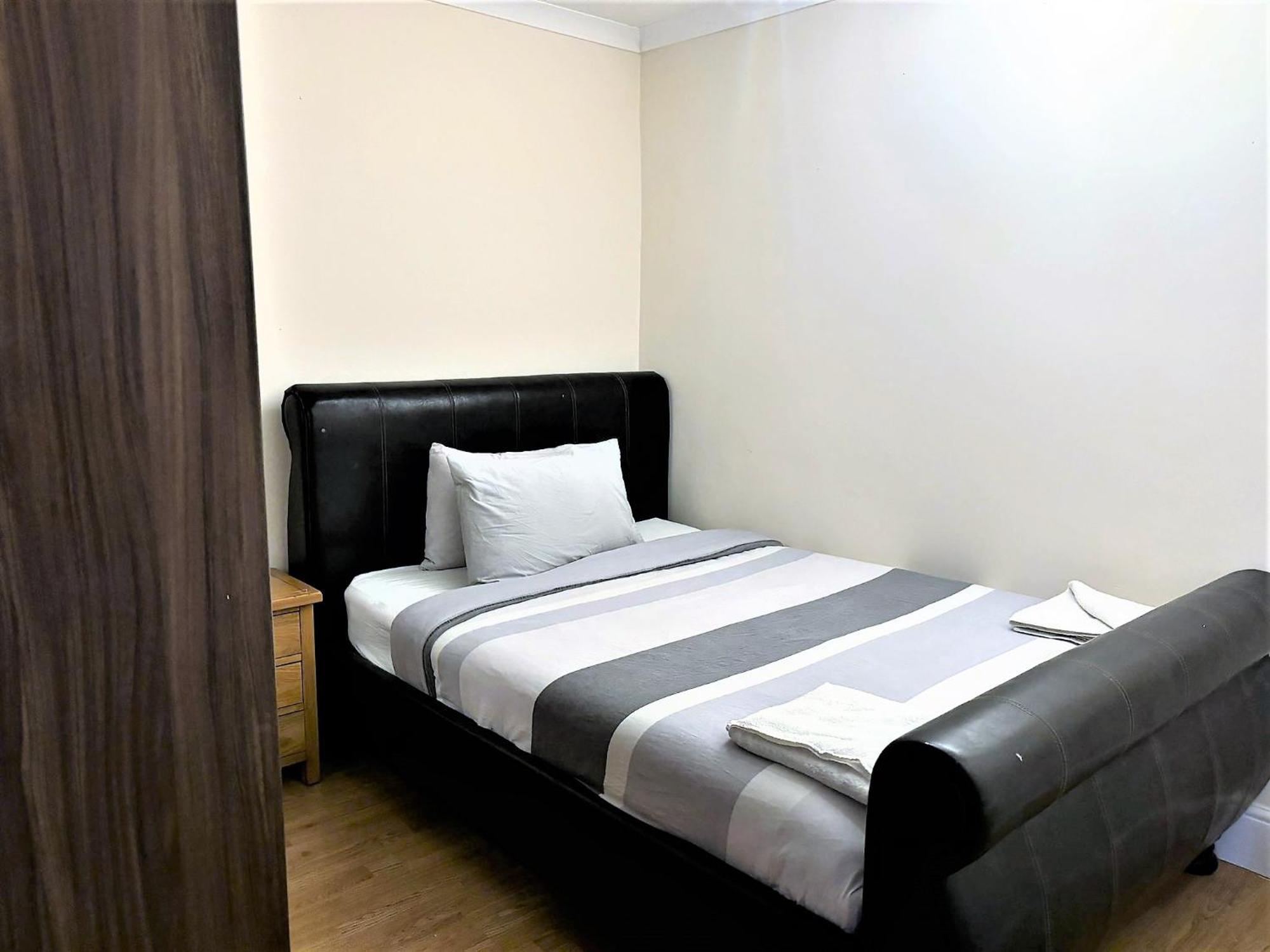 London Luxury 5 Bedroom House 2 Min Walk To The Tube Station Dagenham Exteriör bild