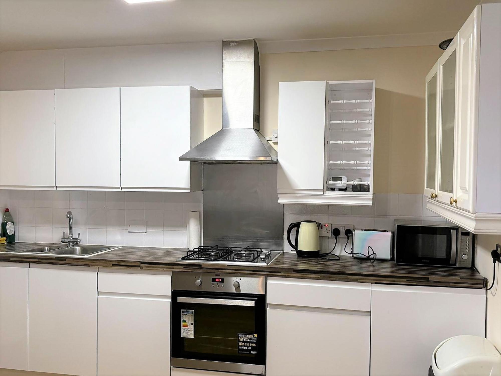 London Luxury 5 Bedroom House 2 Min Walk To The Tube Station Dagenham Exteriör bild